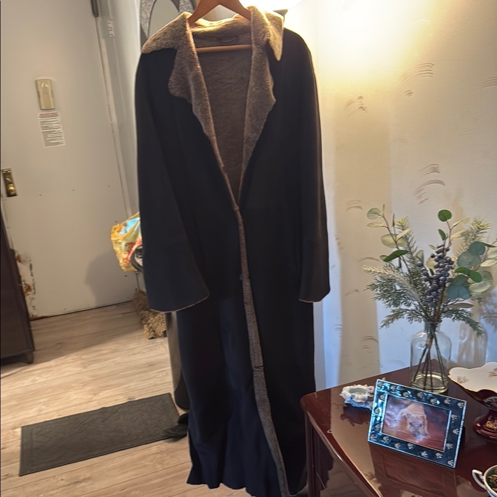 Black Teddy Jacket with Cozy Texture and Oversized suede on the shearling